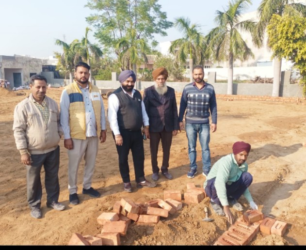The Vice Chairman reviewed the ongoing work in Shaheed Bhupinder Singh Park